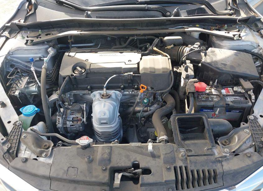 Photo 10 of 2016 Honda Accord EX-L (VIN 1HGCR2F86GA022084)