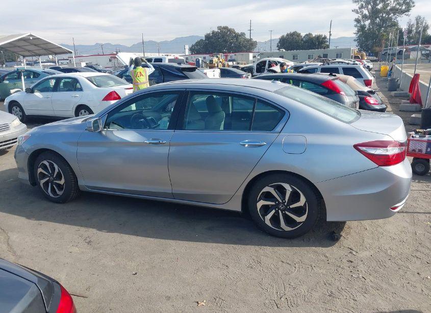 Photo 14 of 2016 Honda Accord EX-L (VIN 1HGCR2F86GA022084)