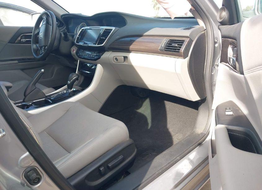 Photo 5 of 2016 Honda Accord EX-L (VIN 1HGCR2F86GA022084)