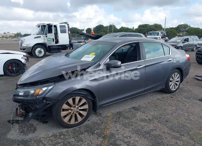 Photo 2 of 2013 Honda Accord EX-L (VIN 1HGCR2F87DA026429)