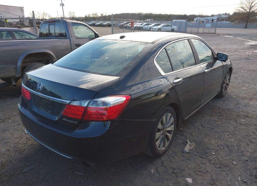 Photo 4 of 2015 Honda Accord EX-L (VIN 1HGCR2F87FA060163)