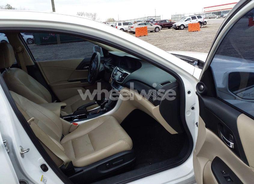 Photo 5 of 2015 Honda Accord EX-L (VIN 1HGCR2F87FA120247)