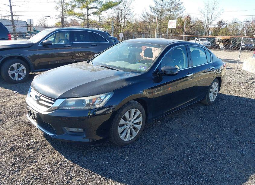 Photo 2 of 2015 Honda Accord EX-L (VIN 1HGCR2F88FA008797)