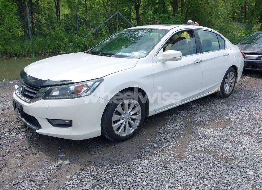Photo 2 of 2015 Honda Accord EX-L (VIN 1HGCR2F88FA044814)
