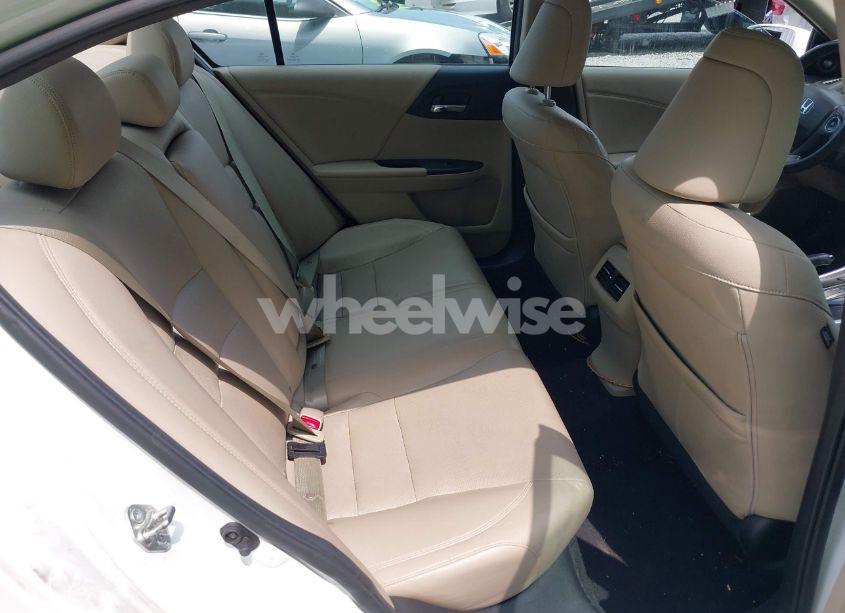 Photo 8 of 2015 Honda Accord EX-L (VIN 1HGCR2F88FA044814)