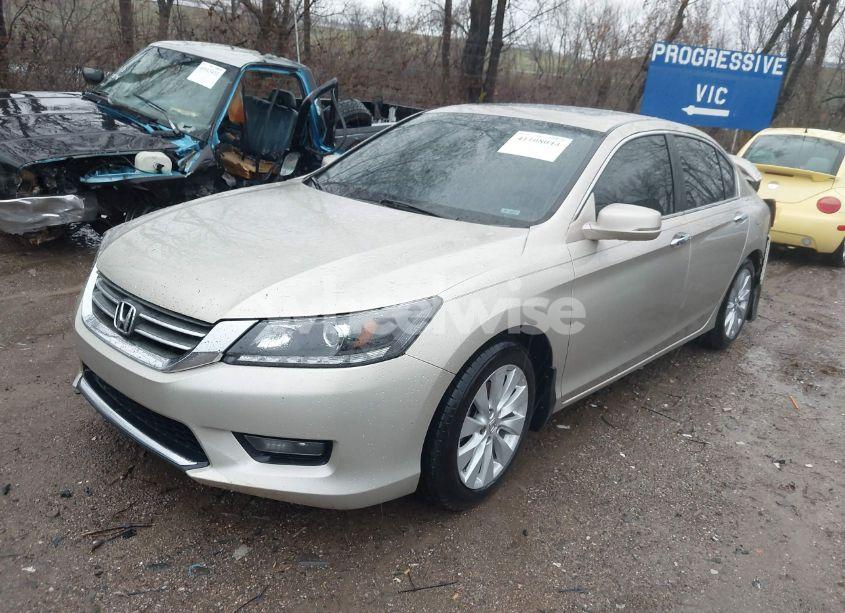 Photo 2 of 2015 Honda Accord EX-L (VIN 1HGCR2F88FA180330)