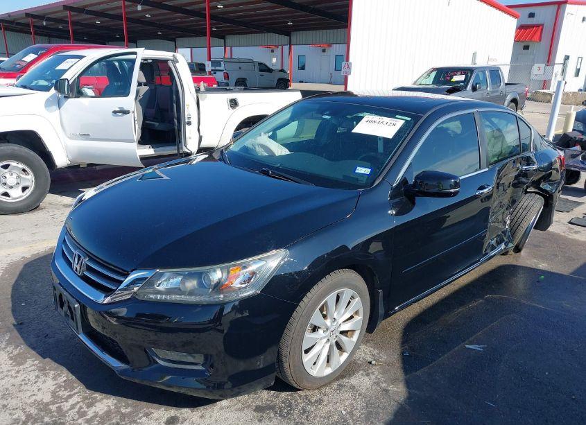 Photo 2 of 2015 Honda Accord EX-L (VIN 1HGCR2F88FA242437)