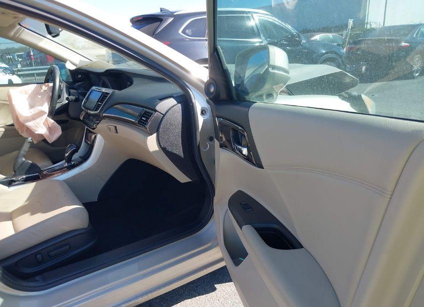 Photo 5 of 2016 Honda Accord EX-L (VIN 1HGCR2F88GA103149)