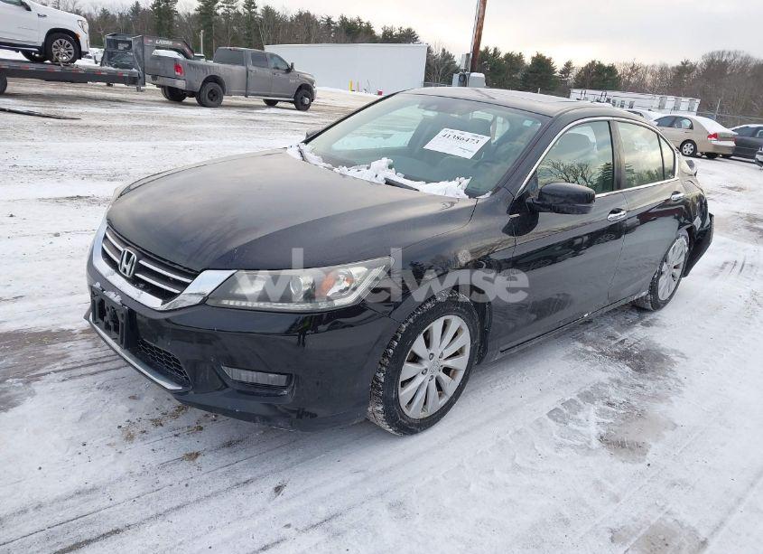 Photo 2 of 2015 Honda Accord EX-L (VIN 1HGCR2F89FA162936)