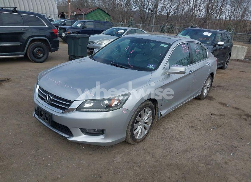 Photo 2 of 2015 Honda Accord EX-L (VIN 1HGCR2F89FA168025)