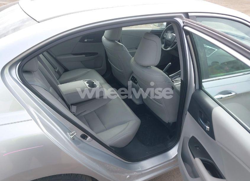 Photo 8 of 2015 Honda Accord EX-L (VIN 1HGCR2F89FA168025)