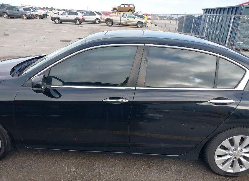 Photo 14 of 2015 Honda Accord EX-L (VIN 1HGCR2F89FA202142)