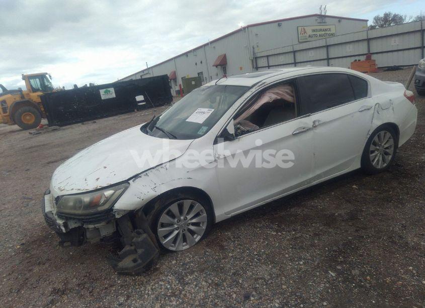 Photo 2 of 2013 Honda Accord EX-L (VIN 1HGCR2F8XDA098774)