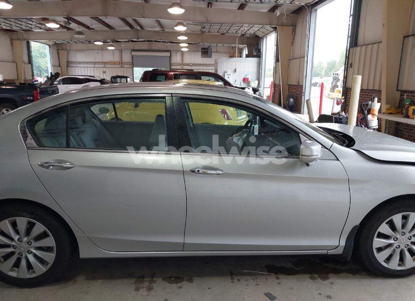 Photo 13 of 2015 Honda Accord EX-L (VIN 1HGCR2F8XFA128391)