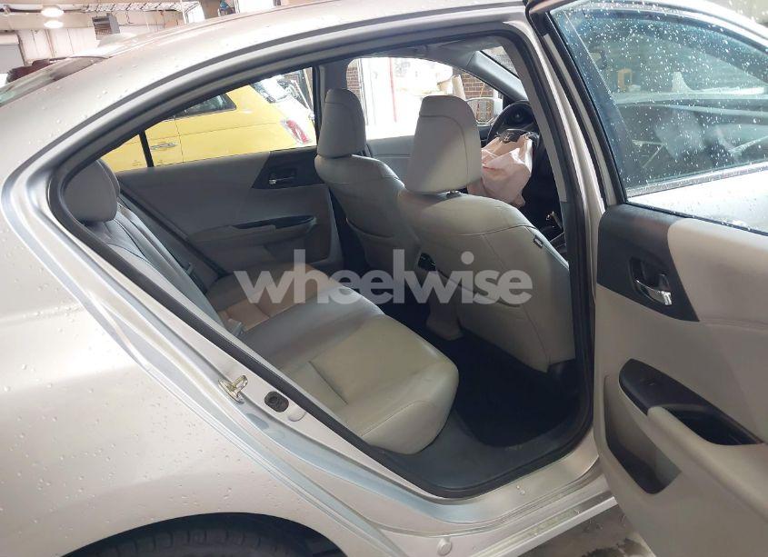 Photo 8 of 2015 Honda Accord EX-L (VIN 1HGCR2F8XFA128391)