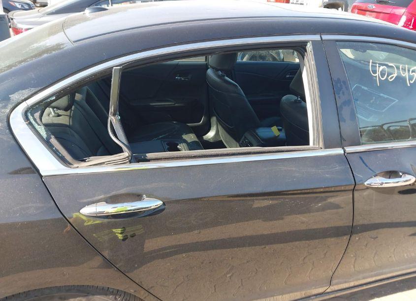 Photo 6 of 2015 Honda Accord EX-L (VIN 1HGCR2F8XFA159382)