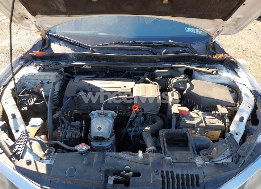 Photo 10 of 2016 Honda Accord EX-L (VIN 1HGCR2F8XGA056724)