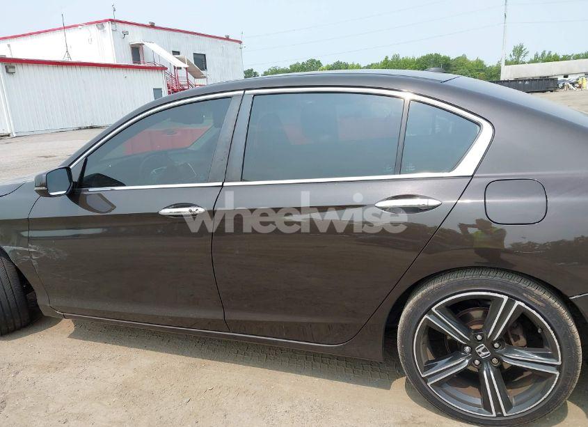 Photo 14 of 2016 Honda Accord EX-L (VIN 1HGCR2F8XGA074561)