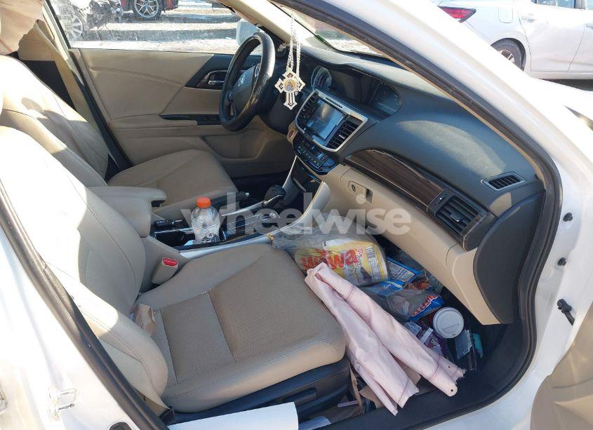 Photo 5 of 2016 Honda Accord EX-L (VIN 1HGCR2F8XGA097239)