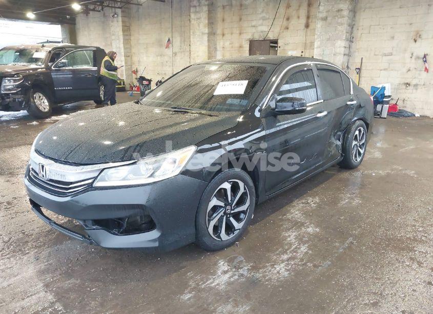 Photo 2 of 2017 Honda Accord EX-L (VIN 1HGCR2F8XHA154640)
