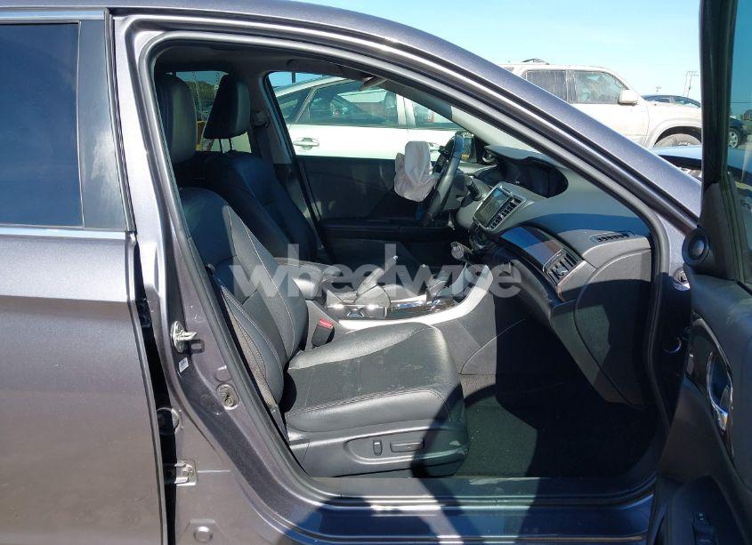 Photo 5 of 2017 Honda Accord EX-L (VIN 1HGCR2F8XHA235508)