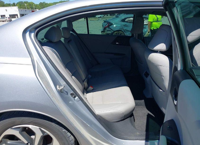 Photo 8 of 2017 Honda Accord EX-L (VIN 1HGCR2F9XHA092309)