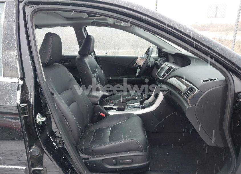 Photo 5 of 2017 Honda Accord EX-L (VIN 1HGCR2F9XHA122425)