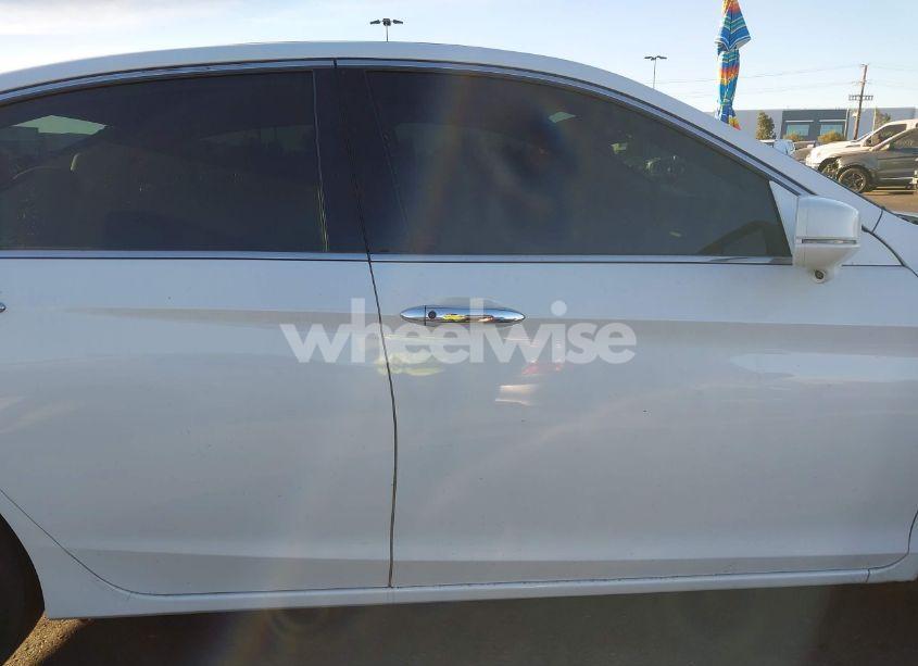 Photo 13 of 2016 Honda Accord EX-L V-6 (VIN 1HGCR3F05GA000609)