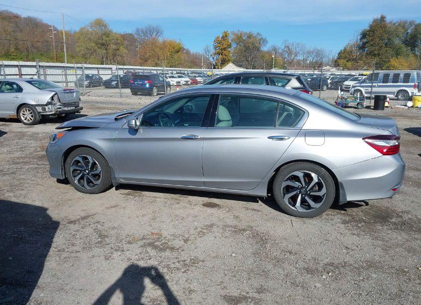 Photo 15 of 2017 Honda Accord EX-L V6 (VIN 1HGCR3F05HA037810)