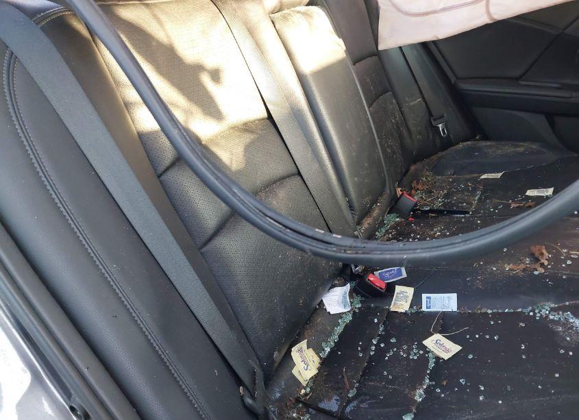 Photo 8 of 2016 Honda Accord EX-L V-6 (VIN 1HGCR3F08GA020997)