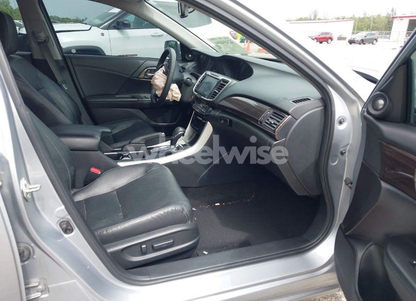 Photo 5 of 2016 Honda Accord EX-L V-6 (VIN 1HGCR3F0XGA022296)