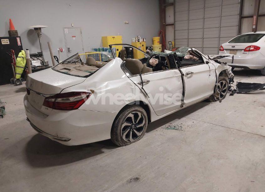 Photo 4 of 2017 Honda Accord EX-L V6 (VIN 1HGCR3F80HA017387)