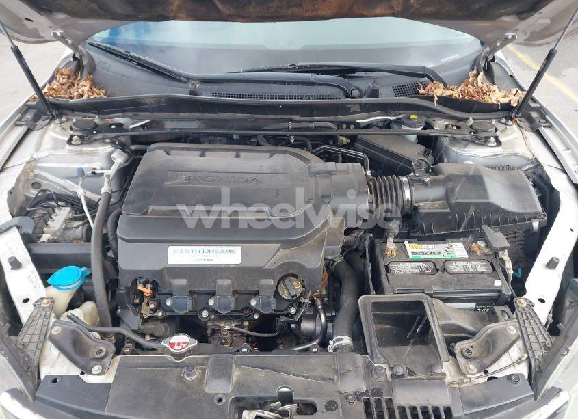 Photo 10 of 2013 Honda Accord EX-L V-6 (VIN 1HGCR3F82DA042883)