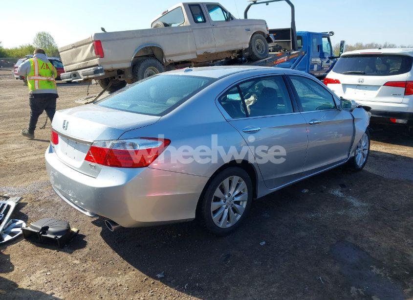 Photo 4 of 2015 Honda Accord EX-L V-6 (VIN 1HGCR3F83FA028431)
