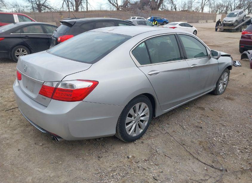 Photo 4 of 2015 Honda Accord EX-L V-6 (VIN 1HGCR3F83FA033001)