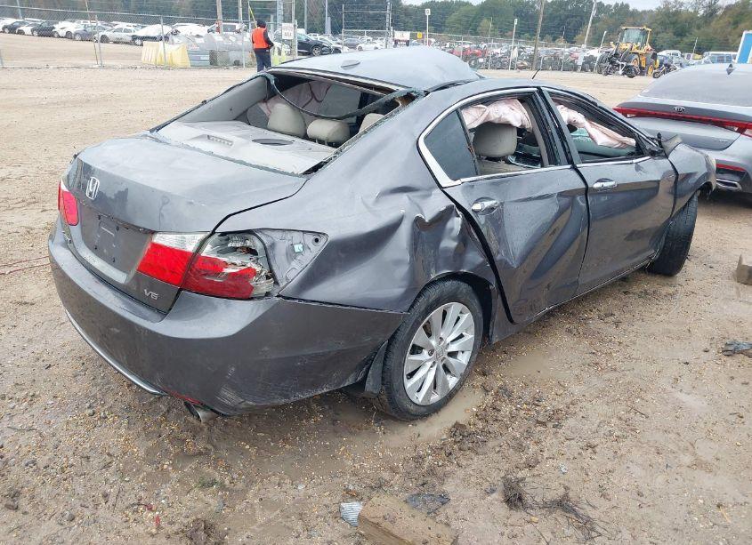 Photo 4 of 2015 Honda Accord EX-L V-6 (VIN 1HGCR3F85FA012781)