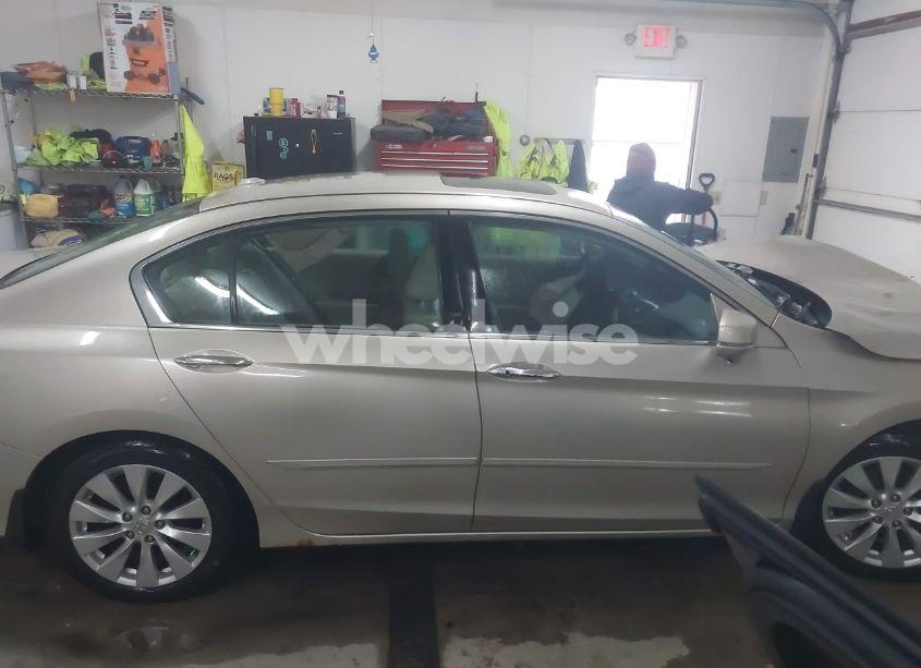 Photo 14 of 2013 Honda Accord SDN (VIN 1HGCR3F88DA011721)