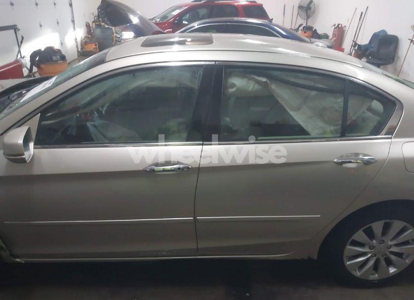 Photo 15 of 2013 Honda Accord SDN (VIN 1HGCR3F88DA011721)