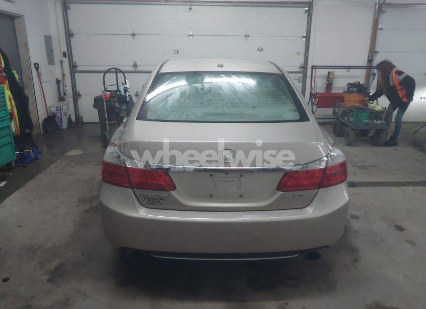 Photo 17 of 2013 Honda Accord SDN (VIN 1HGCR3F88DA011721)