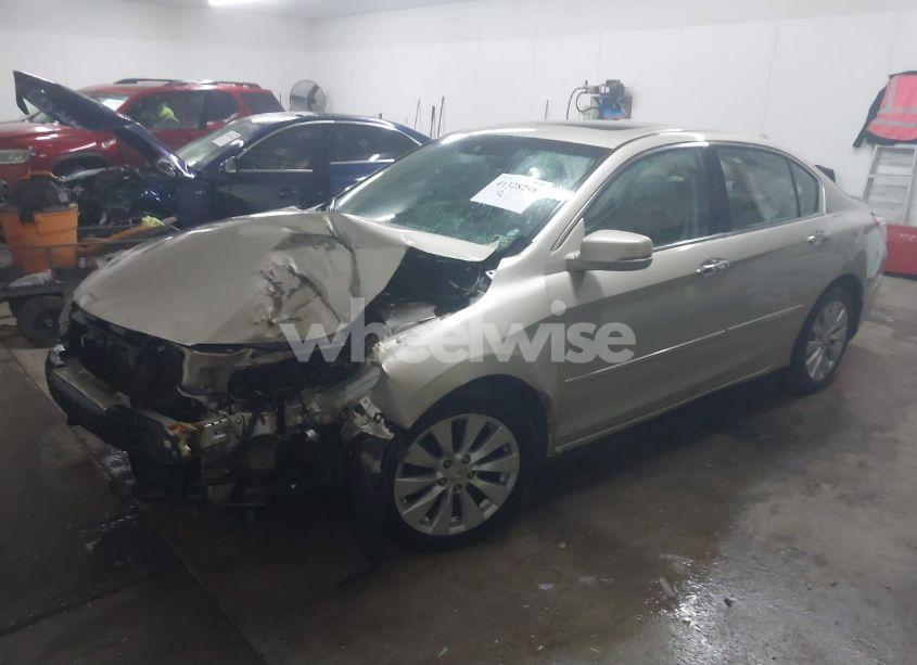 Photo 2 of 2013 Honda Accord SDN (VIN 1HGCR3F88DA011721)