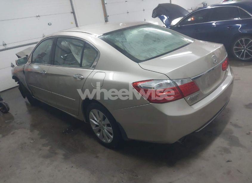 Photo 3 of 2013 Honda Accord SDN (VIN 1HGCR3F88DA011721)