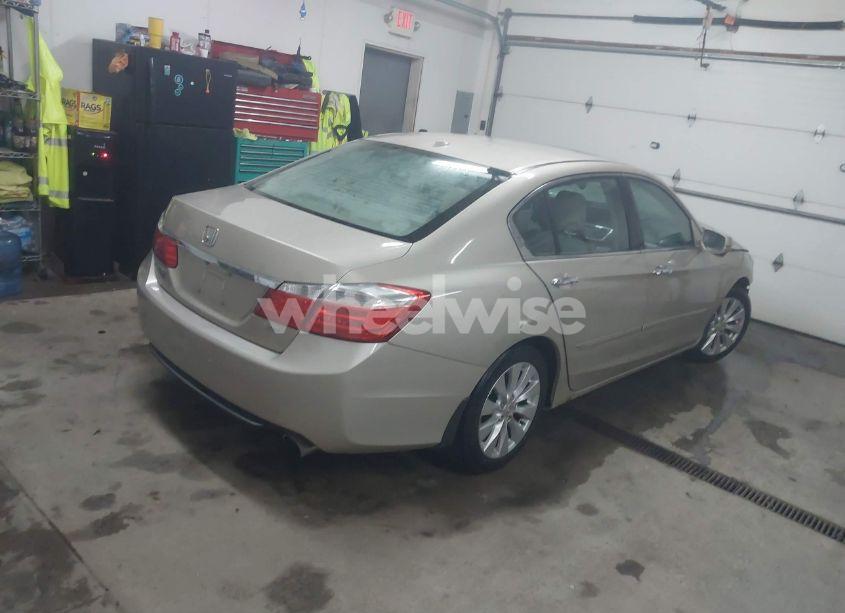 Photo 4 of 2013 Honda Accord SDN (VIN 1HGCR3F88DA011721)