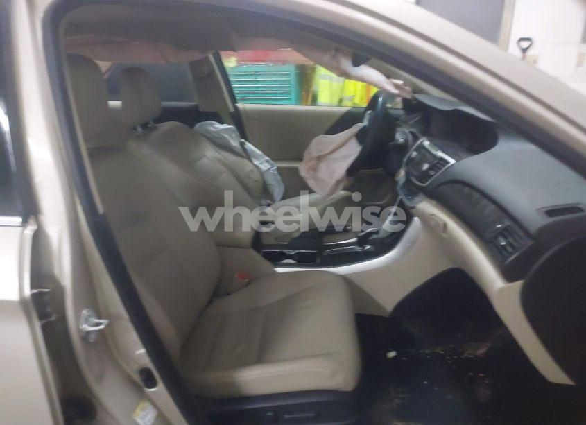 Photo 5 of 2013 Honda Accord SDN (VIN 1HGCR3F88DA011721)