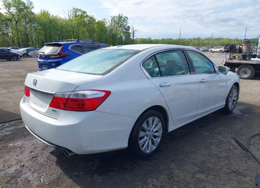 Photo 4 of 2015 Honda Accord EX-L V-6 (VIN 1HGCR3F8XFA002750)