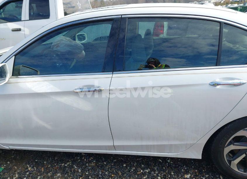 Photo 14 of 2017 Honda Accord EX-L V6 (VIN 1HGCR3F8XHA041342)