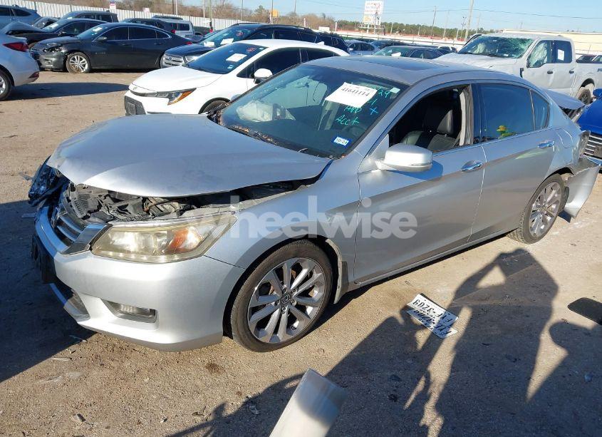Photo 2 of 2015 Honda Accord TOURING (VIN 1HGCR3F90FA029559)