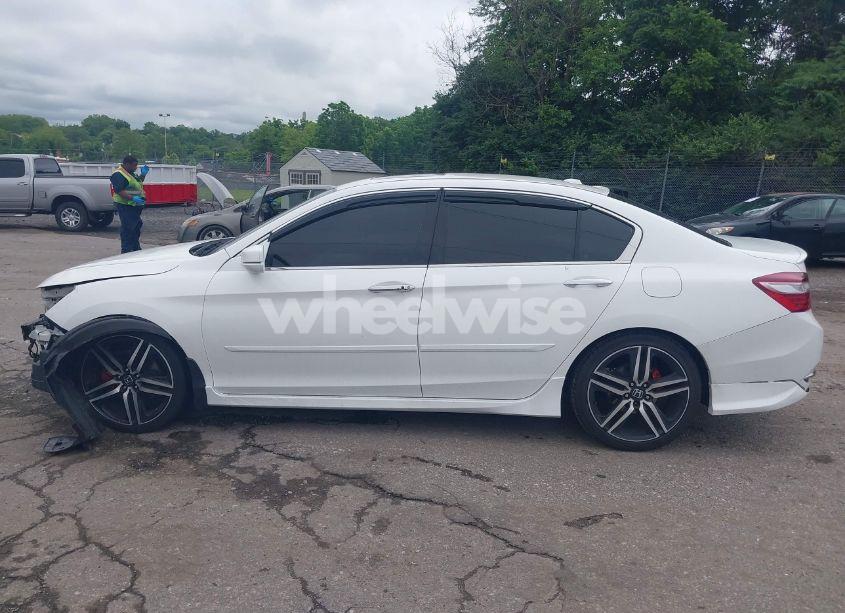 Photo 15 of 2016 Honda Accord TOURING (VIN 1HGCR3F90GA020734)