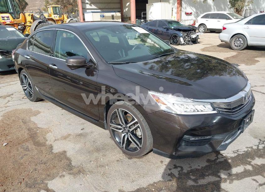 2017 Honda Accord TOURING V6 (VIN 1HGCR3F90HA010626) main photo