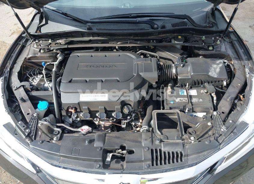 Photo 10 of 2017 Honda Accord TOURING V6 (VIN 1HGCR3F90HA010626)