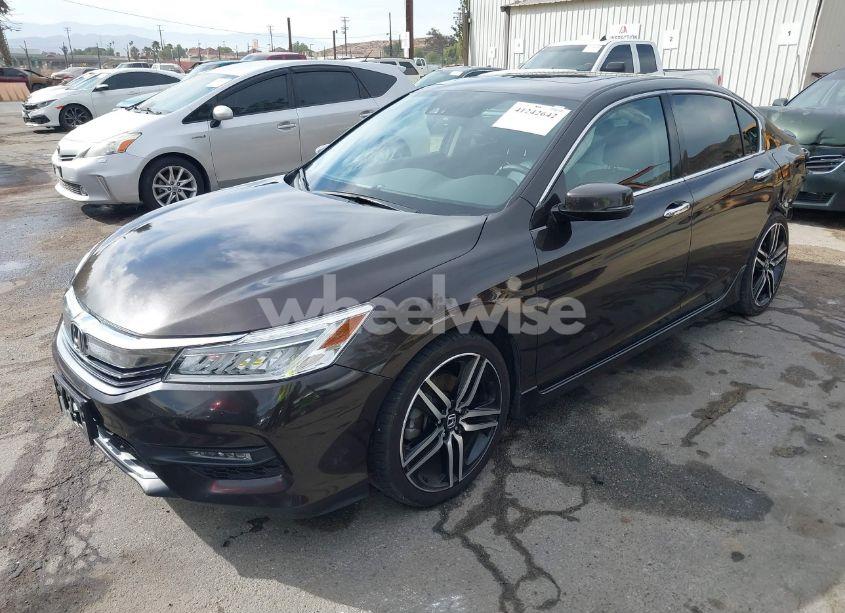 Photo 2 of 2017 Honda Accord TOURING V6 (VIN 1HGCR3F90HA010626)